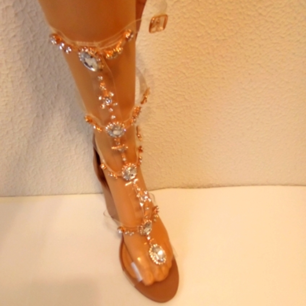 Shoe dazzle Tan Faux Leather Rhinestone Zip Gladiator 4 1/2" Wedge Heels sz 9
